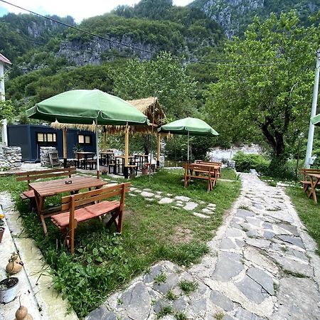 Guesthouse Kujtimi 세스 외부 사진