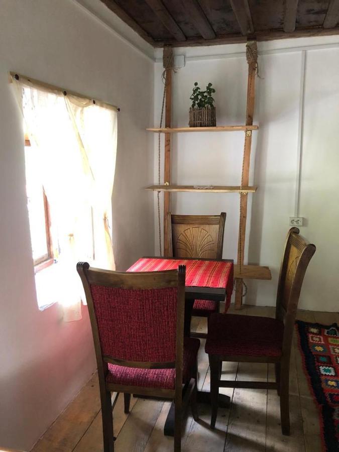 Guesthouse Kujtimi 세스 외부 사진
