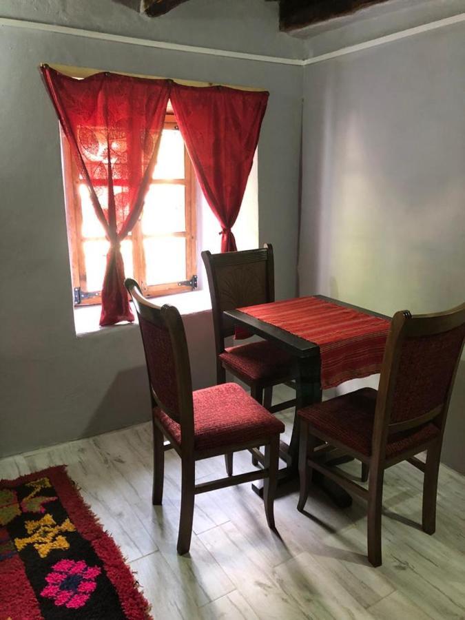 Guesthouse Kujtimi 세스 외부 사진