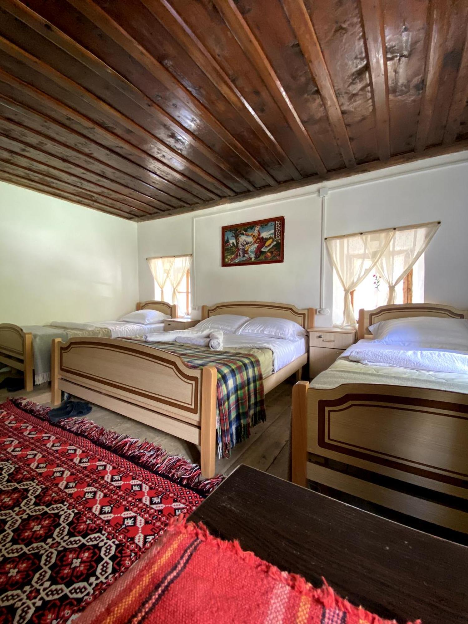Guesthouse Kujtimi 세스 외부 사진