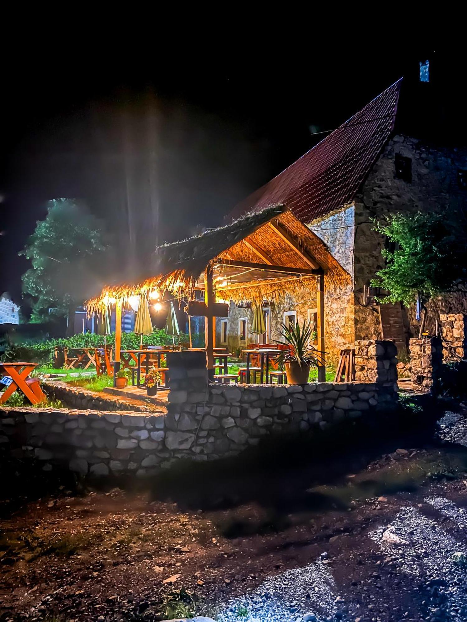 Guesthouse Kujtimi 세스 외부 사진